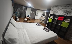 Loft Santa Cruz, Acoran